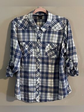 $8💙Bundled Torrid Shirt